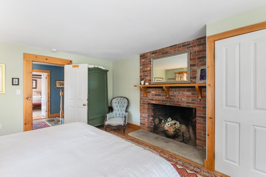 More Photos Of 32 Maple St, Andover Hospitality For Sale