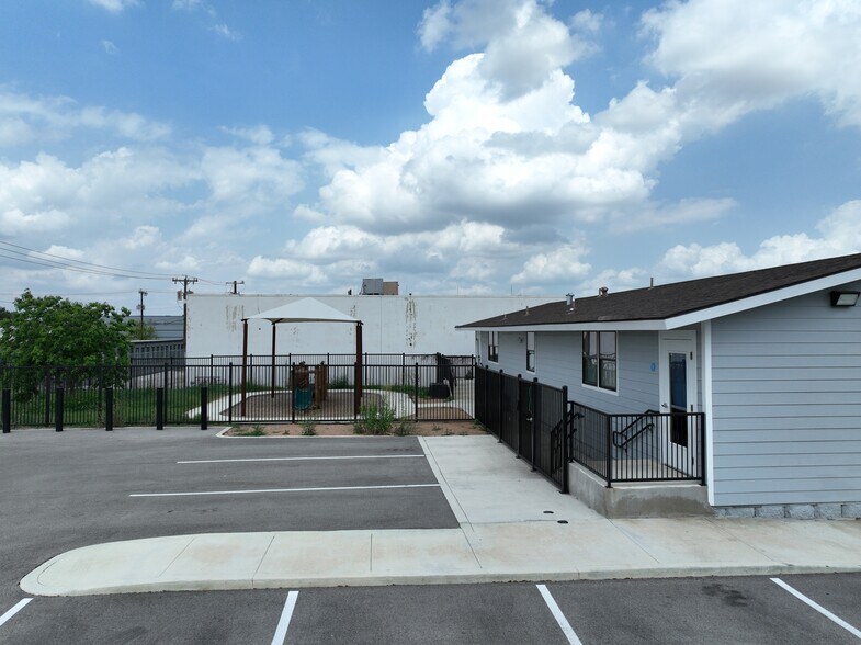 More Photos Of 3427 Northeast Pky, San Antonio Service For Sale