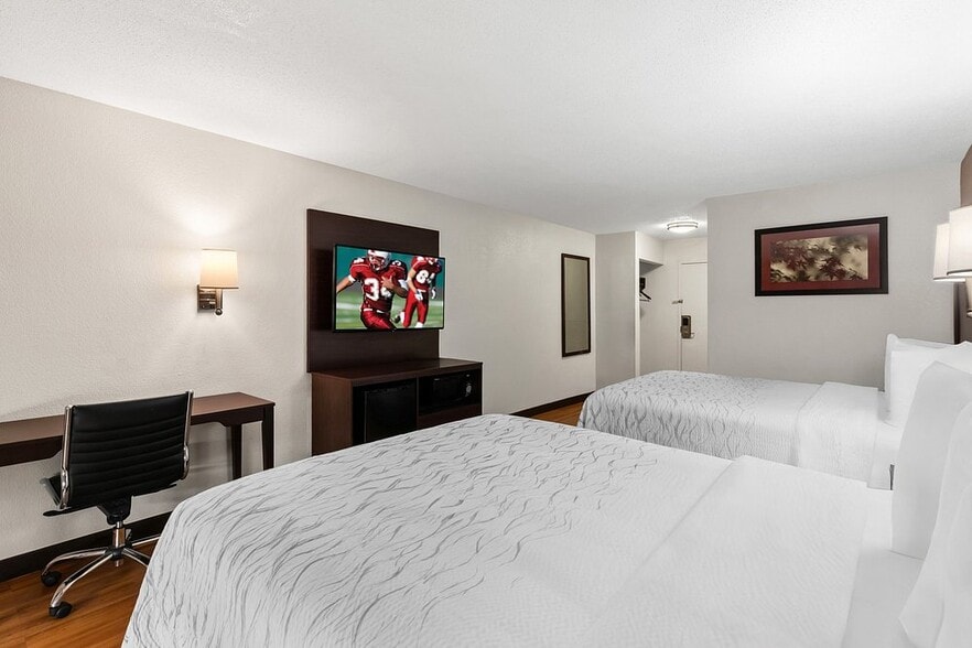 More Photos Of 2450 Old National Pky, College Park Hotel For Sale