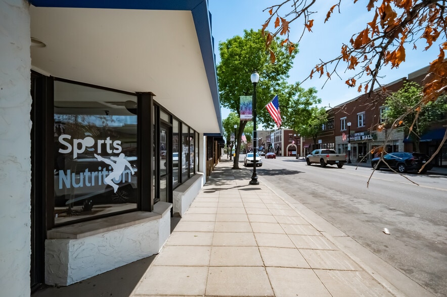 More Photos Of 1017-1023 Mainstreet, Hopkins Storefront For Lease