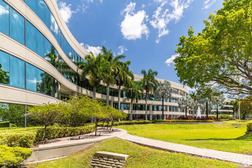 More Photos Of 2255 Glades Rd, Boca Raton Office For Lease