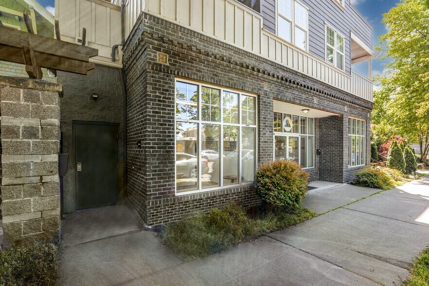 More Photos Of 5430 California Ave SW, Seattle Office For Sale