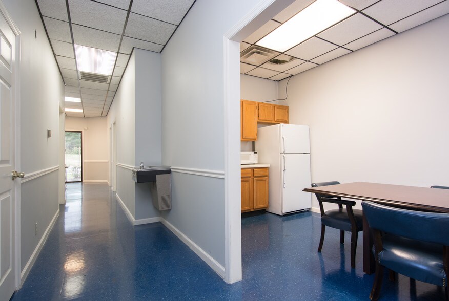 More Photos Of 130 Seaboard Ln, Franklin Flex For Lease