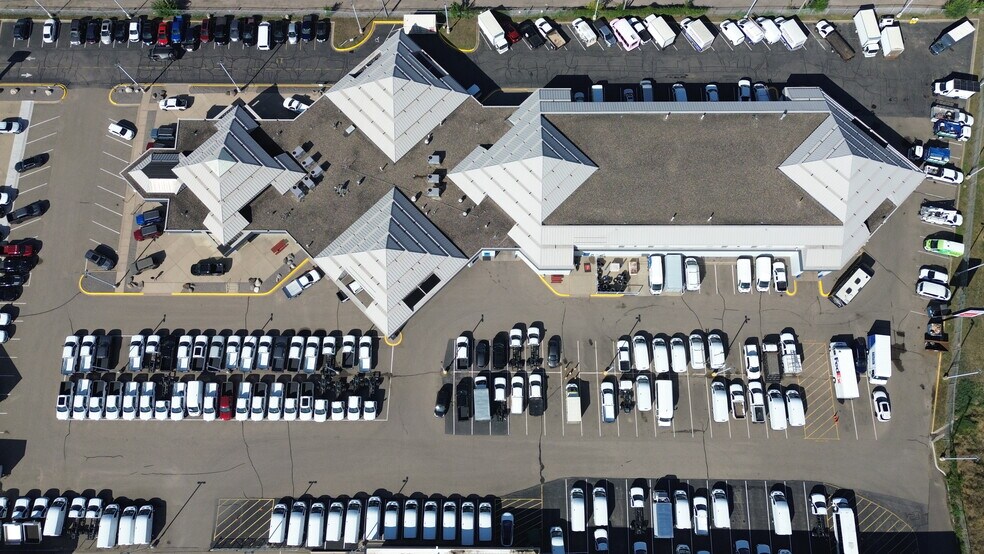 More Photos Of 2425 Broadway St NE, Minneapolis Auto Dealership For Sale