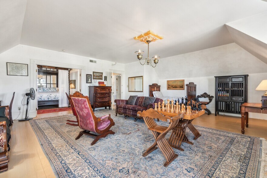 More Photos Of 1057 Steiner St, San Francisco Hospitality For Sale