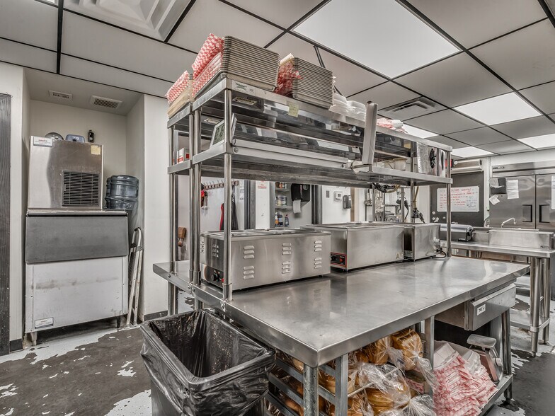 More Photos Of 106 NW 4th St, Lindsay Specialty For Sale