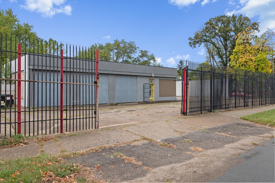 More Photos Of 1750 E State Fair, Highland Park Auto Repair For Sale