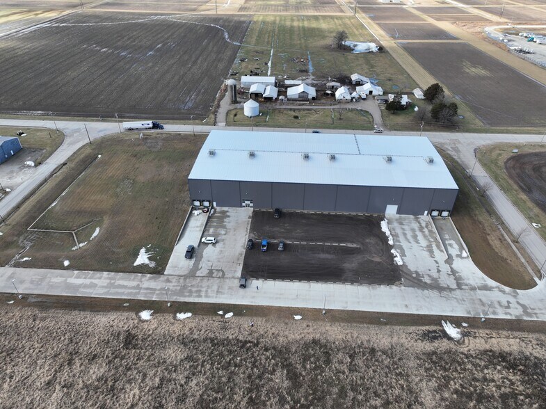 More Photos Of 2300 Raney, Effingham Warehouse For Lease