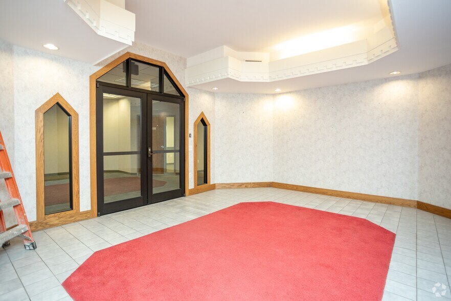 More Photos Of 205 W Market St, Lima Office For Sale