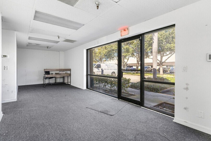 More Photos Of 1979 10th Ave N, Lake Worth Beach Distribution For Sale