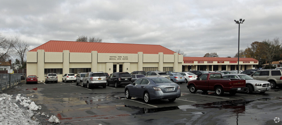 Primary Photo Of 700-760 Old Country Rd, Plainview Medical For Lease