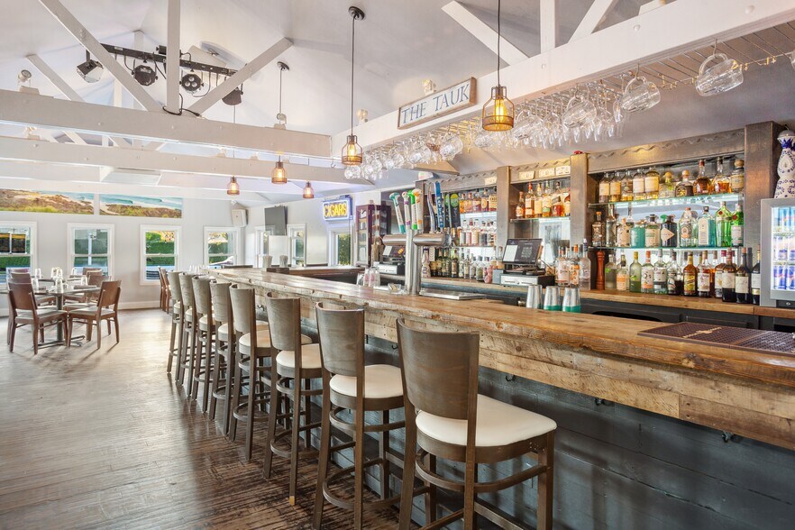 More Photos Of 63 S Euclid Ave, Montauk Restaurant For Sale