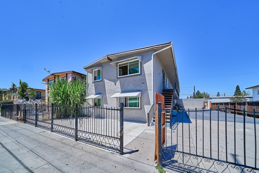 More Photos Of 2001 W Myrtle St, Santa Ana Apartments For Sale
