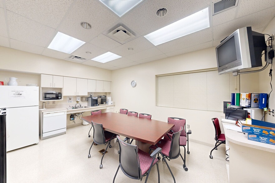 Primary Photo Of 7272 N Shepherd Dr, Houston Medical For Lease