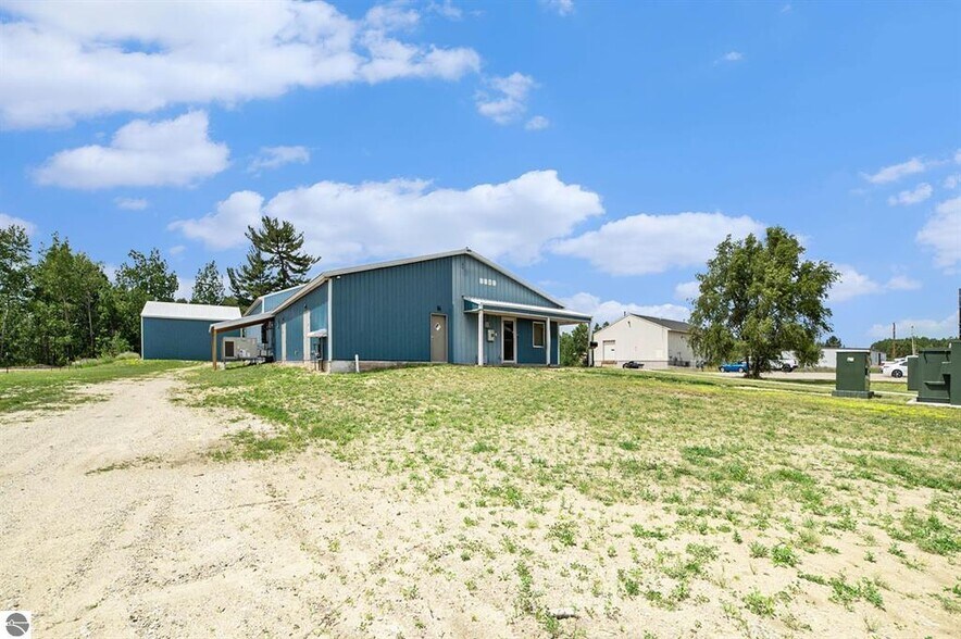 More Photos Of 110 W Park Dr, Kalkaska Service For Sale