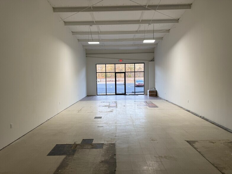 More Photos Of 602 W Bankhead St, New Albany General Retail For Lease