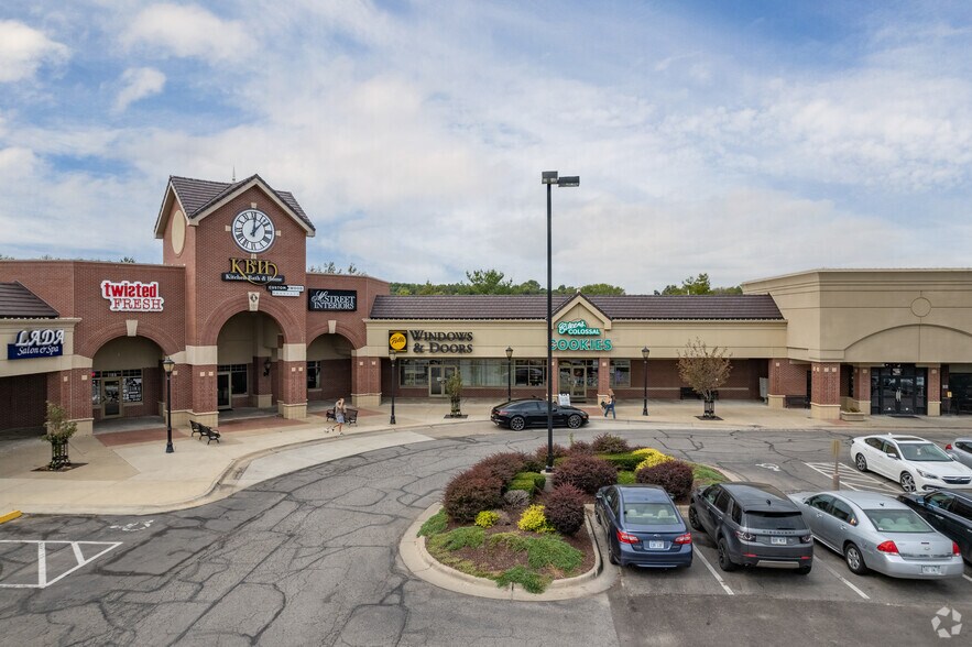 More Photos Of 4931 W 6th St, Lawrence Unknown For Lease