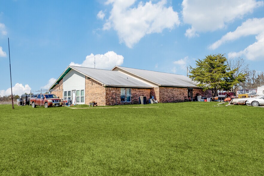 More Photos Of 2302 Live Oak St, Commerce Storefront Retail Office For Sale