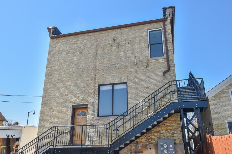 More Photos Of 700 N Wisconsin St, Port Washington Flex For Lease