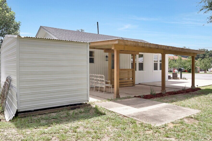 More Photos Of 6682 Ravine St, Milton Office Residential For Sale