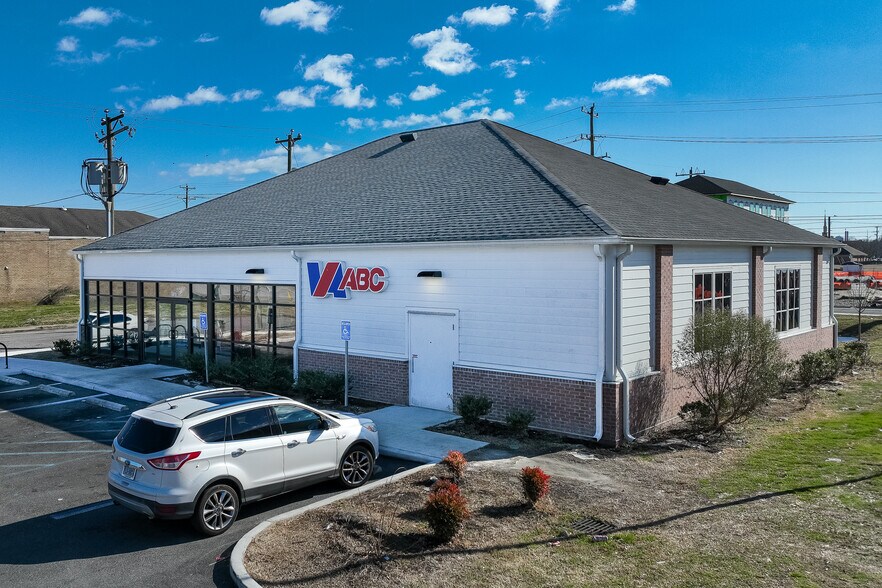 Primary Photo Of 1137 London Blvd, Portsmouth Freestanding For Sale
