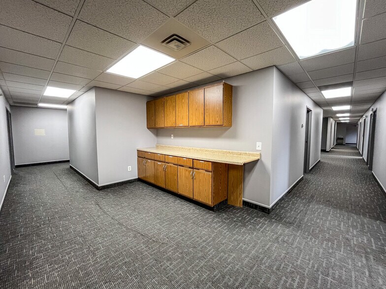 More Photos Of 2821 Plant St, Rapid City Flex For Lease