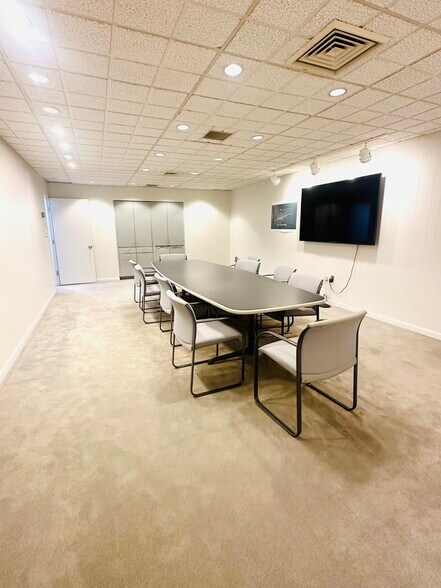 More Photos Of 2730 E 62nd St, Indianapolis Office For Sale