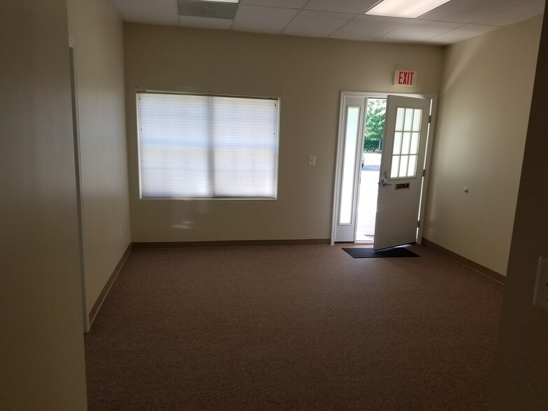 More Photos Of 559 Frost Ave, Warrenton Medical For Lease