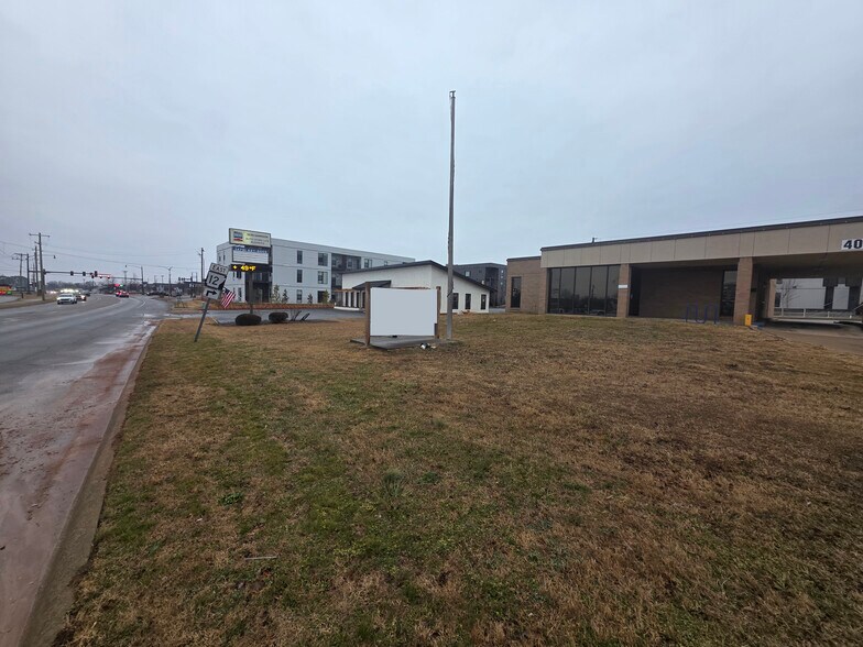 More Photos Of 401 N 2nd St, Rogers Office For Lease