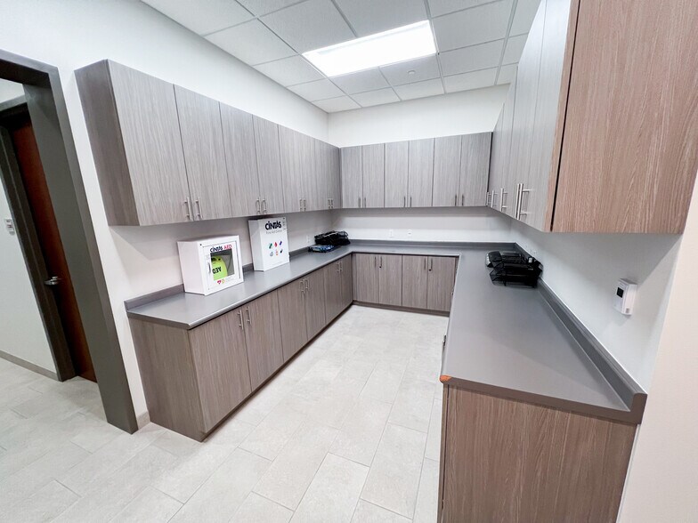 More Photos Of 6301 Holiday Hill Rd, Midland Office For Lease