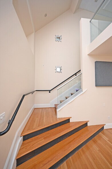 More Photos Of 2150 Alpine Pl, Cincinnati Office Residential For Sale