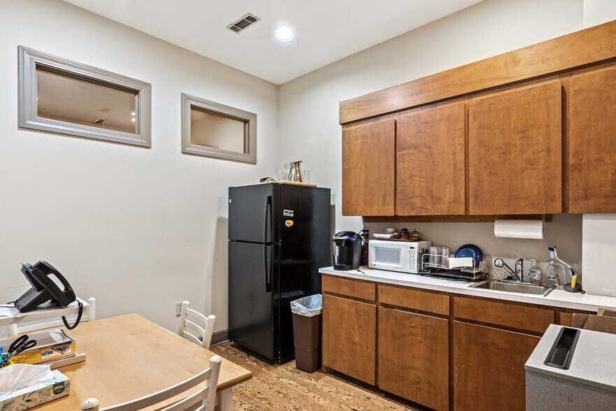 More Photos Of 11 Broad St, Charleston Office Residential For Lease