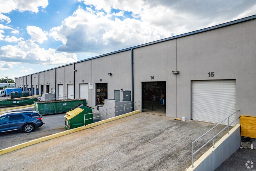 More Photos Of 7701-7739 Anderson Rd, Tampa Warehouse For Lease