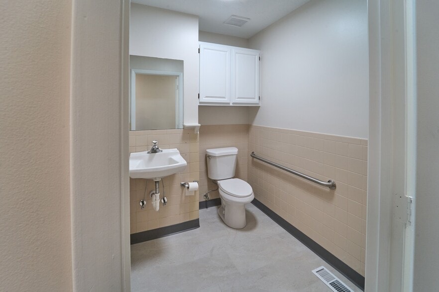 More Photos Of 10022 Rutledge Pike, Knoxville Medical For Sale