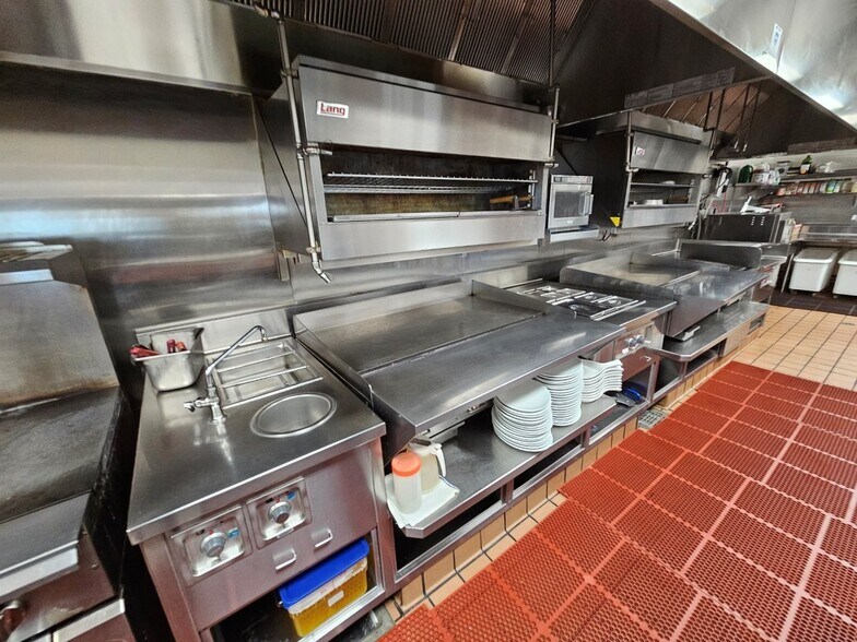 More Photos Of 8442 Parkwood Blvd, Plano Restaurant For Lease