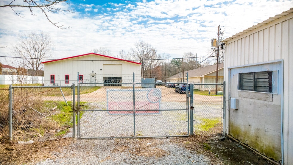 More Photos Of 5849 N Commerce Plz, Jackson Self Storage For Sale