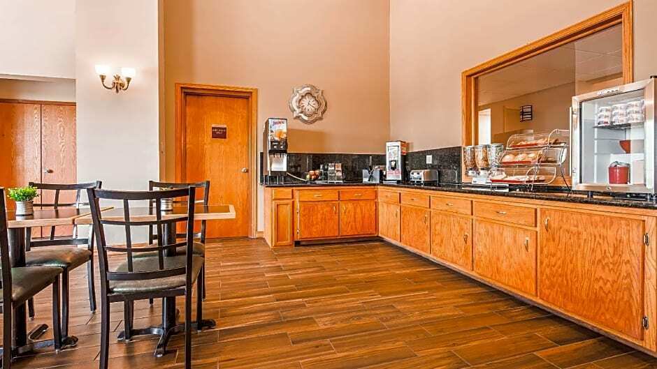 More Photos Of 106 Holiday Ln, Locust Grove Hotel For Sale