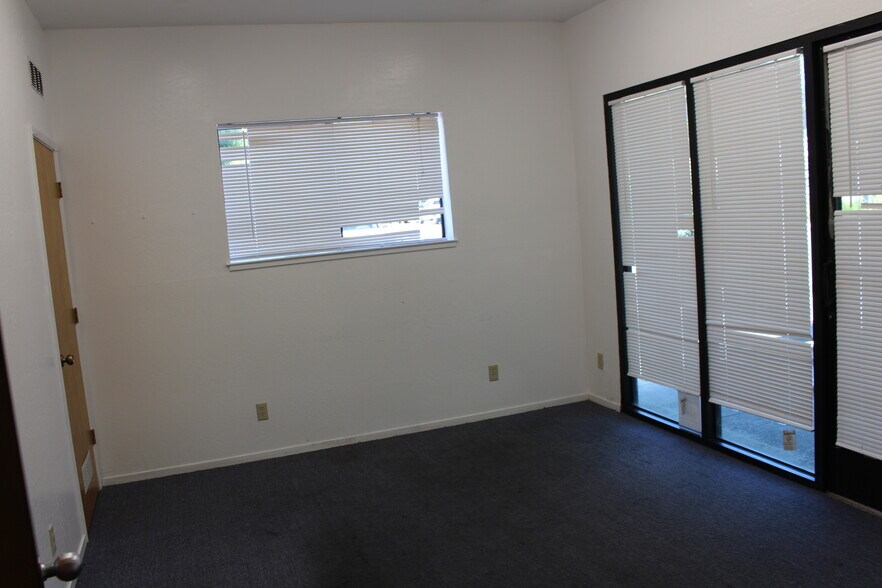 More Photos Of 125 Post St, Santa Cruz Light Distribution For Lease