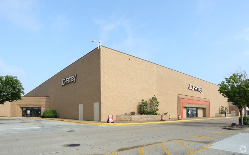 More Photos Of 800 N Green River Rd, Evansville Unknown For Lease