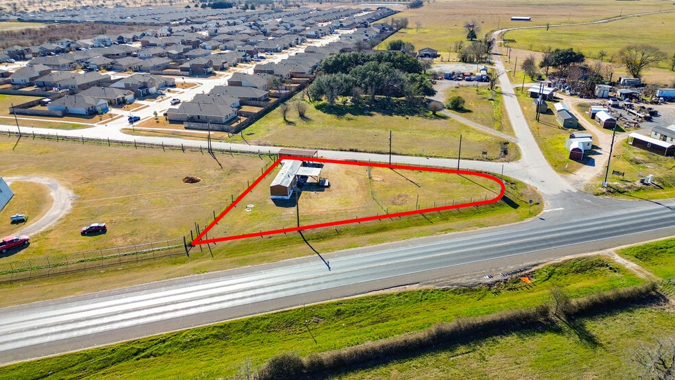 More Photos Of 9157 TX-105, Navasota Light Distribution For Sale