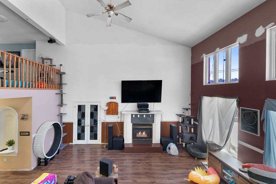 More Photos Of 29 Laren St, Wahnapitae Apartments For Sale