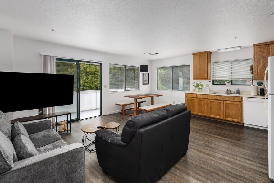 More Photos Of 1260-1278 Broadway, Sonoma Freestanding For Sale