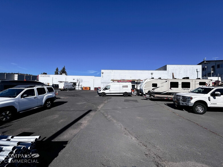 More Photos Of 1260 NE 1st St, Bend Warehouse For Lease