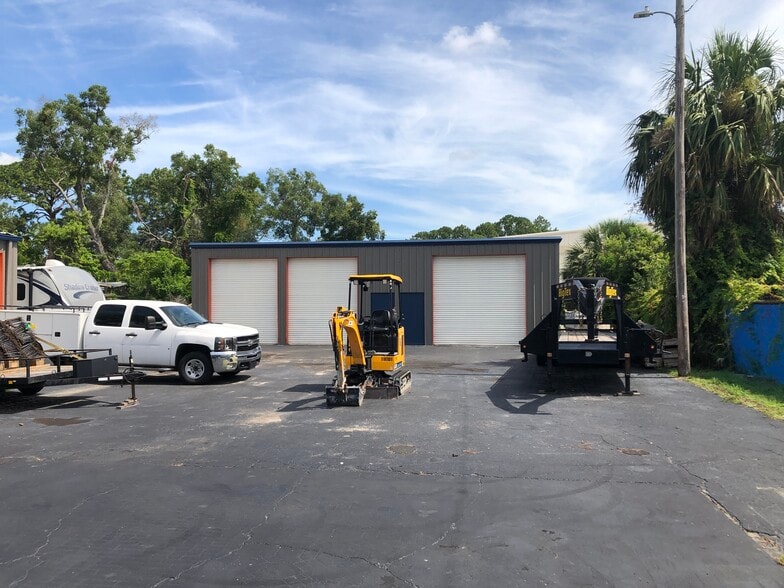 More Photos Of 417 Magnolia St, Altamonte Springs Light Distribution For Lease