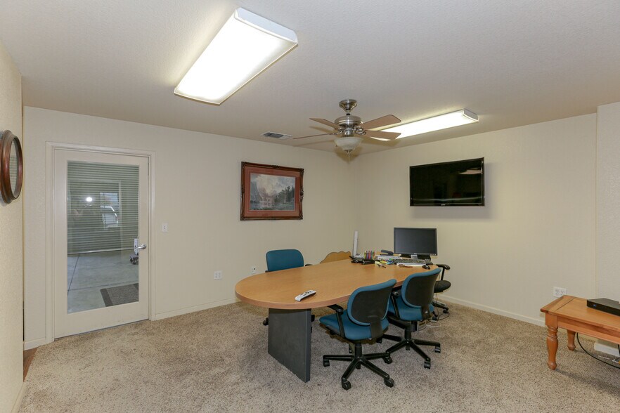 More Photos Of 128 Heron Way, Merced Light Manufacturing For Lease