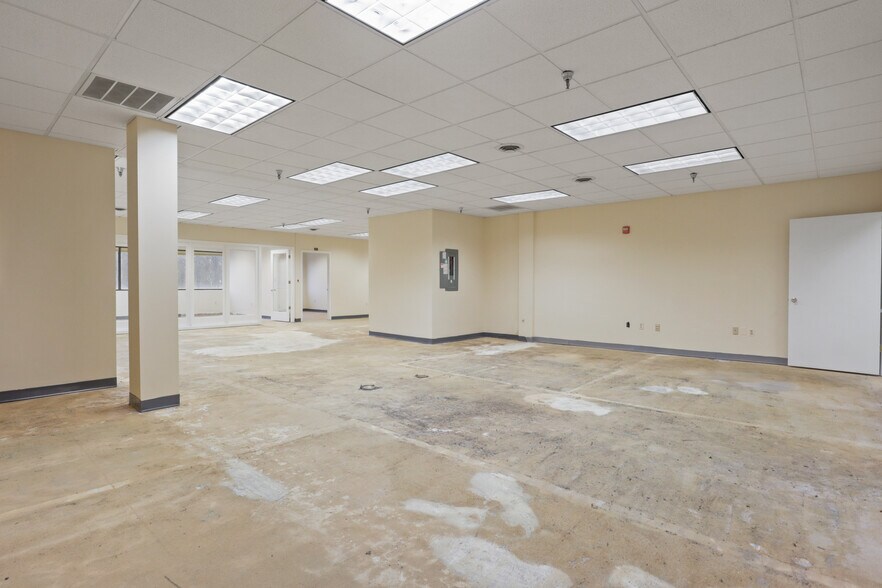 More Photos Of 339 Buschs Frontage Rd, Annapolis Medical For Lease