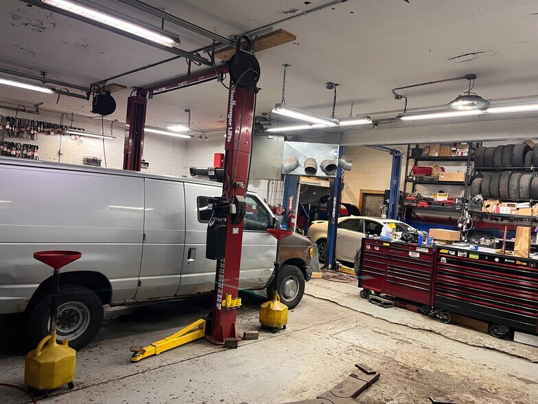More Photos Of 323 Clinton St, Hempstead Auto Repair For Sale