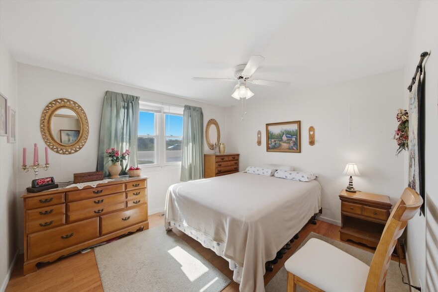More Photos Of 34112 N Barron Blvd, Grayslake Flex For Sale