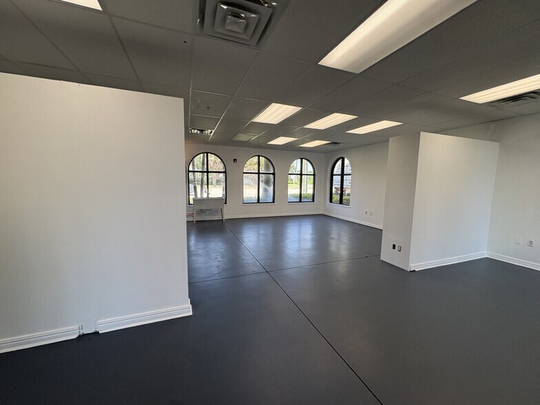 More Photos Of 9681 Gladiolus Dr, Fort Myers Office For Lease