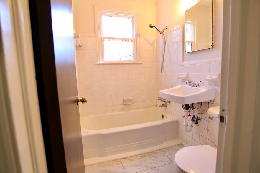 More Photos Of 5304 Eaton Cir, Charlotte Multifamily For Sale